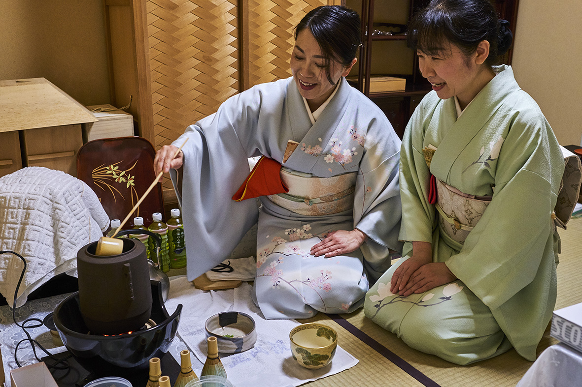 Japan, Honshu island, Kansai region, Kyoto, tea ceremony