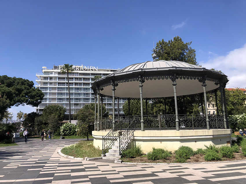Le kiosque à musique, installé en 1868 dans le plus ancien jardin de Nice, le jardin Albert Ier - Anne TABOUREL