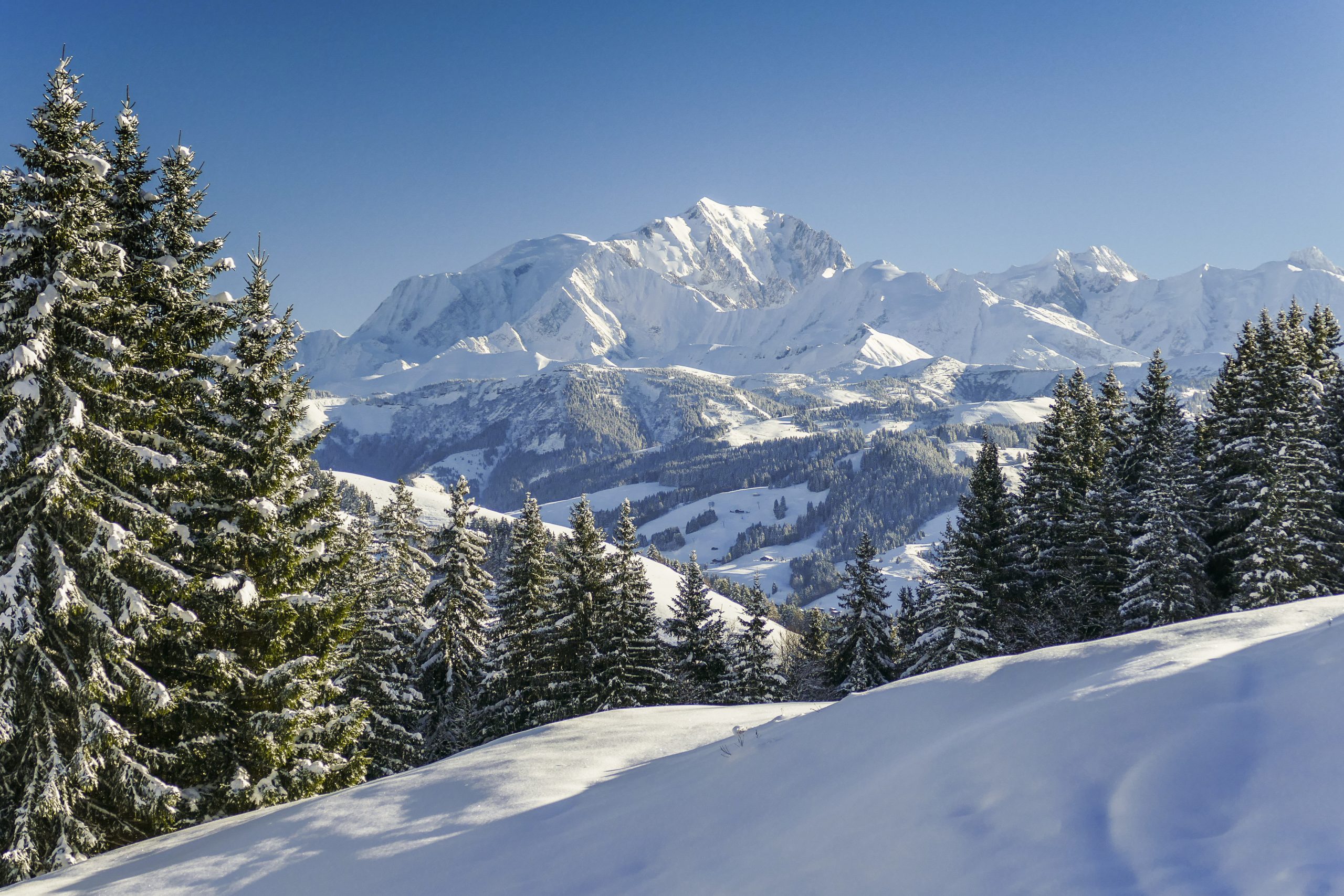 Ugine (73) : Le Mont Blanc depuis le Val d'Arly